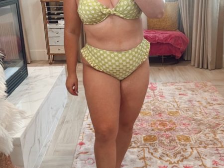 Show Me Your Mumu Green Flower Print Underwire Padded Bikini Top- Size XL (we have matching bottoms) For Sale