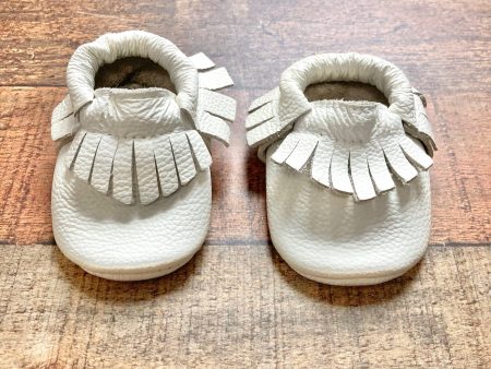 Bird Rock Baby White Leather Fringe Moccasins- Size 2 Supply