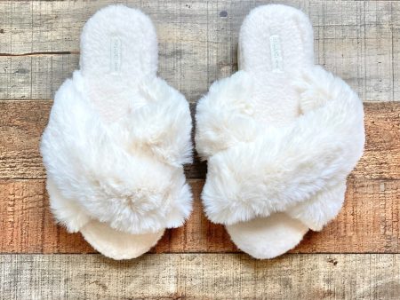 Halluci Cream Faux Fur Indoor Outdoor Slippers- Size 40 41 (US 9 10, BRAND NEW CONDITION) Supply